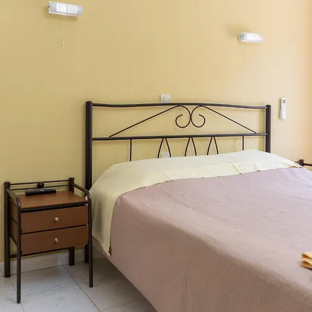 瑞梅佐公寓 3* 萨米